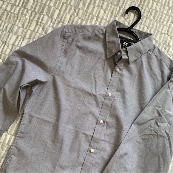 🆕H&M DRESS SHIRT🆕 - Picture 1 of 7